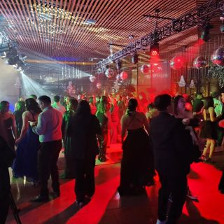 Pista de baile con producción de iluminación en fiesta privada